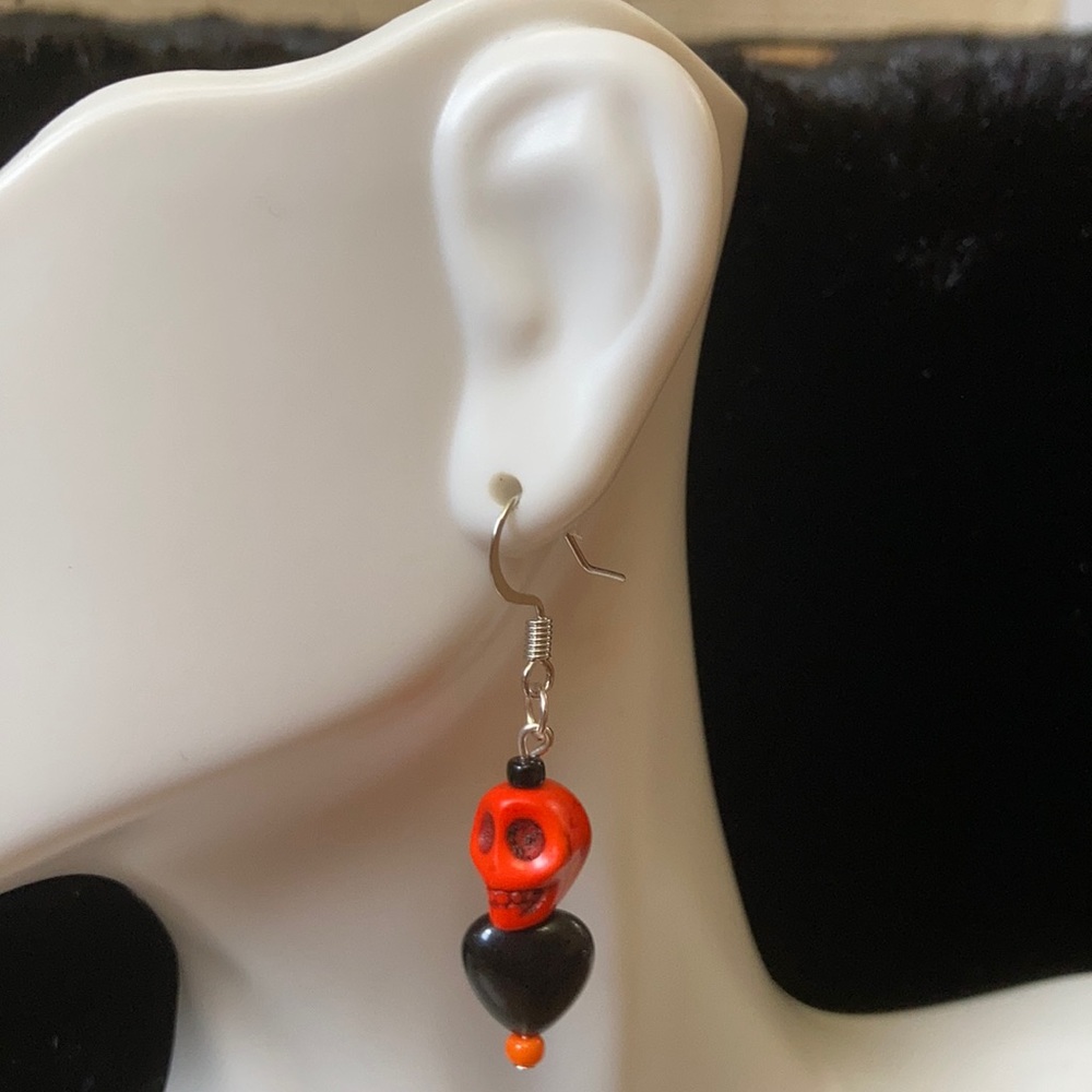 Black Heart Shape 🖤  skull delicate earrings